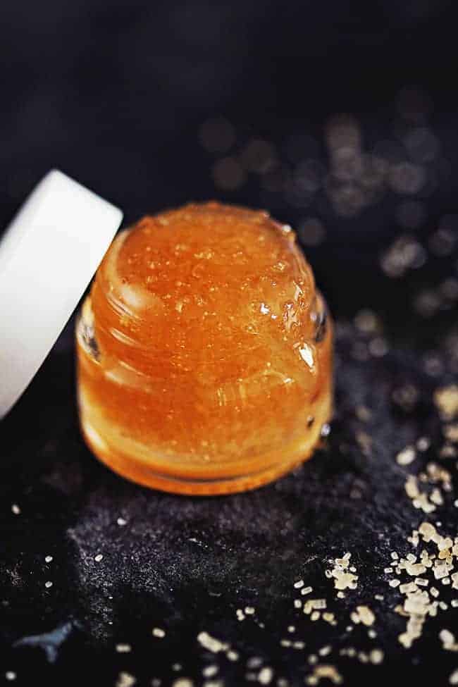 Exfoliante labial de azúcar casero totalmente natural con miel