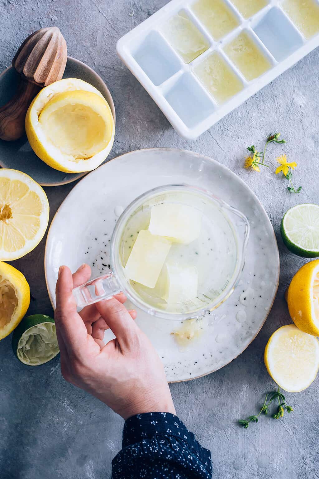 ¿Quieres los beneficios del agua de limón? Prueba este sencillo