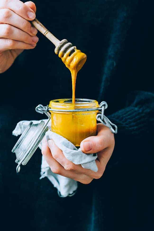 Comience su mañana con un elixir antiinflamatorio de miel de