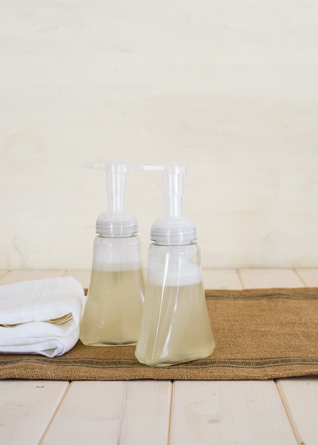 Jabón de manos espumoso antibacteriano de aceite de coco casero