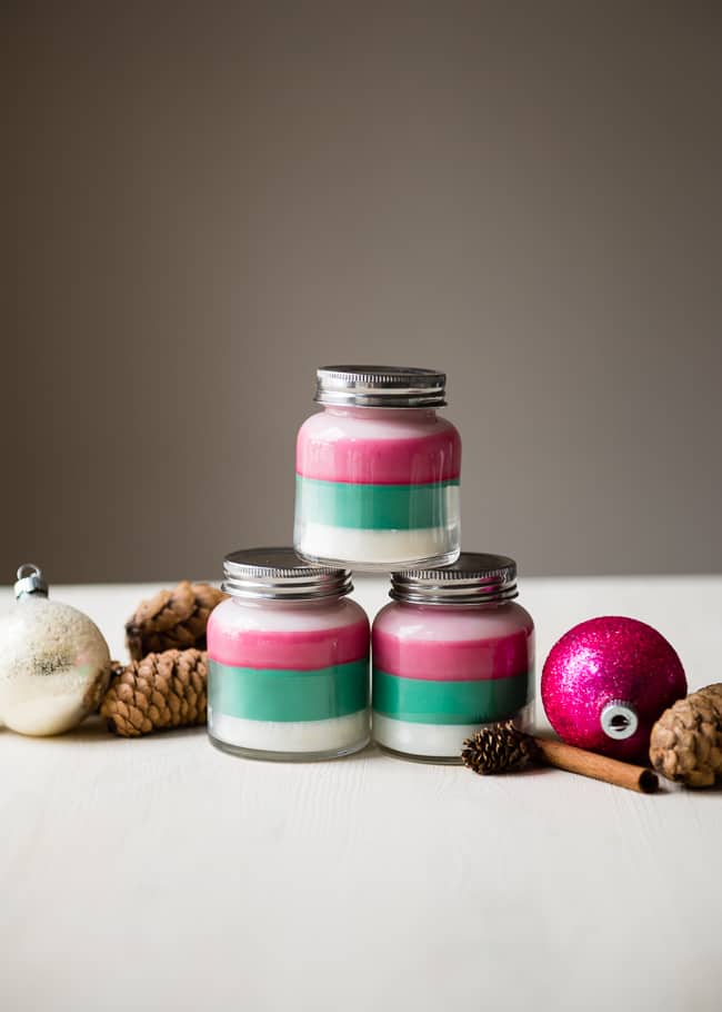 Velas navideñas de bricolaje con aroma en capas