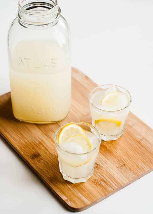 Cómo hacer limonada fermentada gaseosa repleta de probióticos